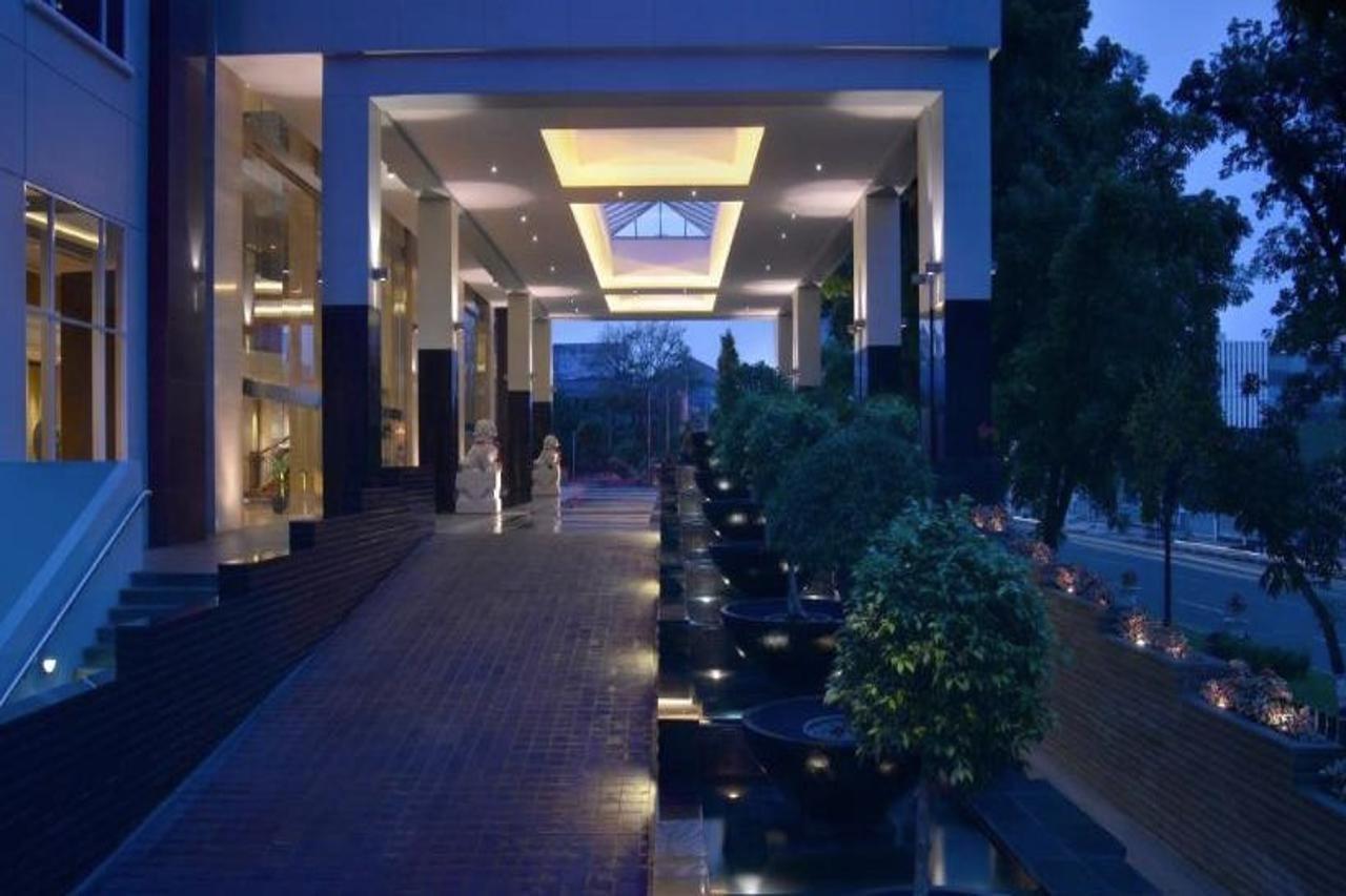 Jw Marriott Hotel Medan Exterior photo